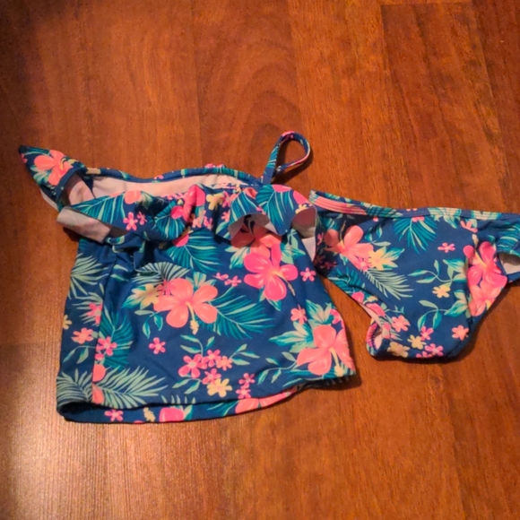 EUC Little Girls 2 piece bathing suit set - Picture 4 of 4